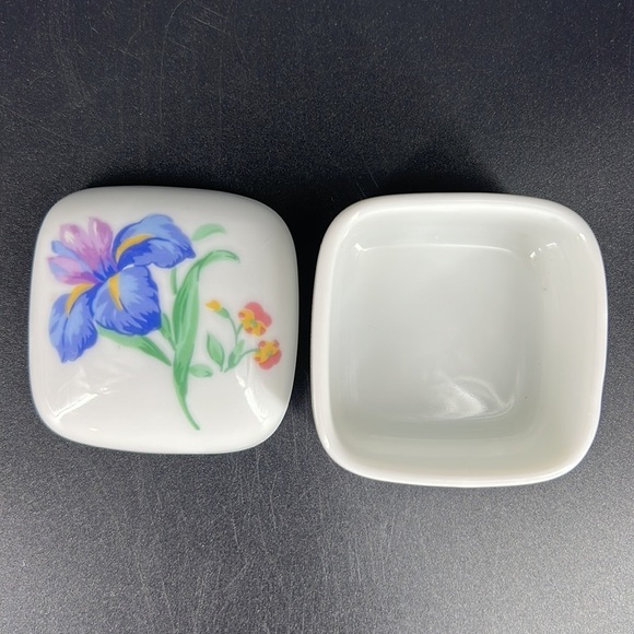 Vintage Otagiri Trinket Box - Picture 2 of 8